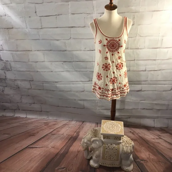 Sundance Floral Embroidered Tank Top - Picture 2 of 5